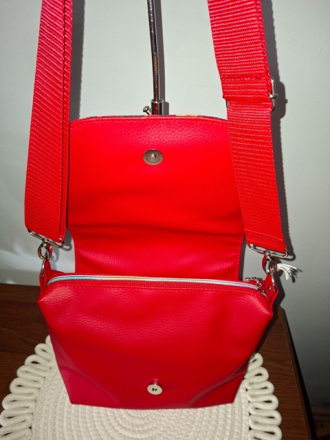 TOREBKA LISTONOSZKA Z KLAPKĄ - MAKI